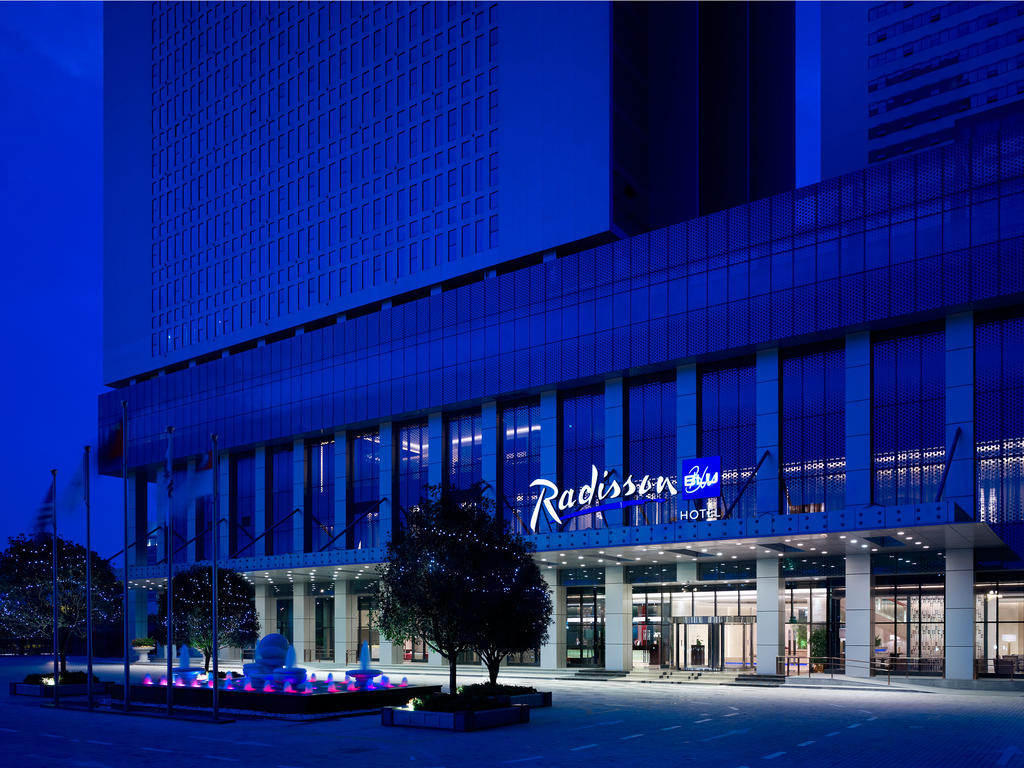 Radisson Blu Hotel Liuzhou Exterior photo